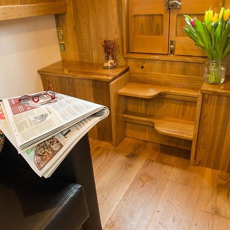 Narrowboat Puzzle 호텔 엘리 외부 사진