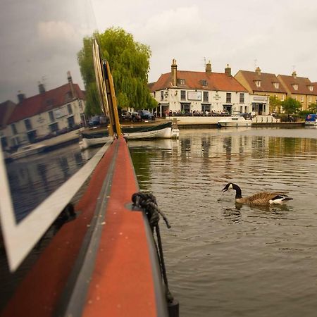 Narrowboat Puzzle 호텔 엘리 외부 사진