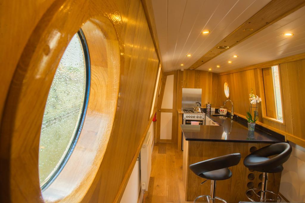 Narrowboat Puzzle 호텔 엘리 외부 사진