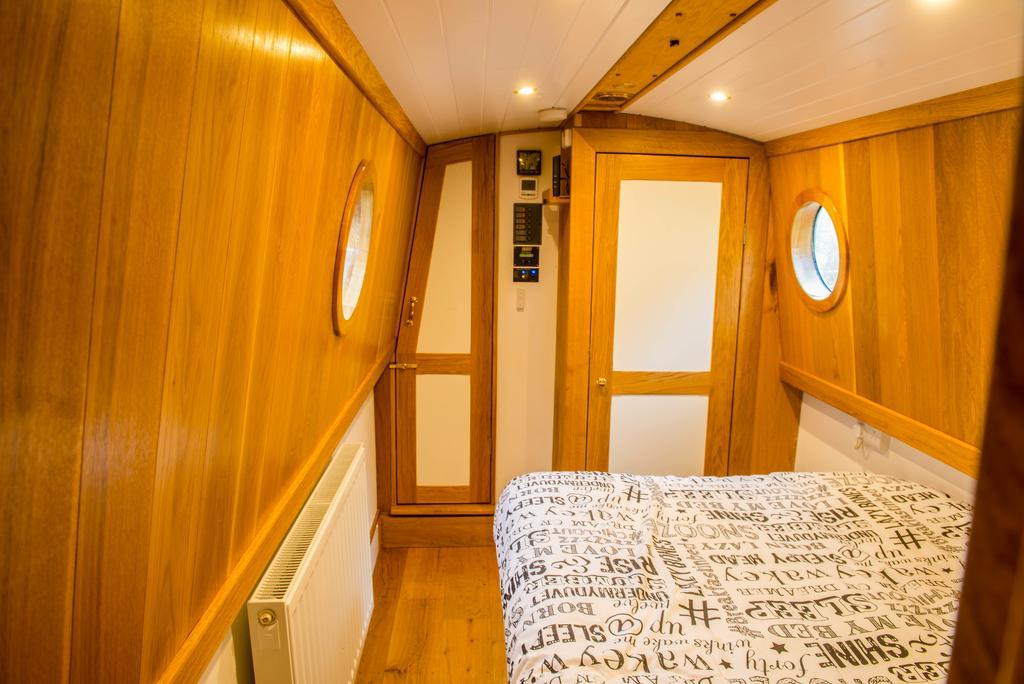 Narrowboat Puzzle 호텔 엘리 외부 사진