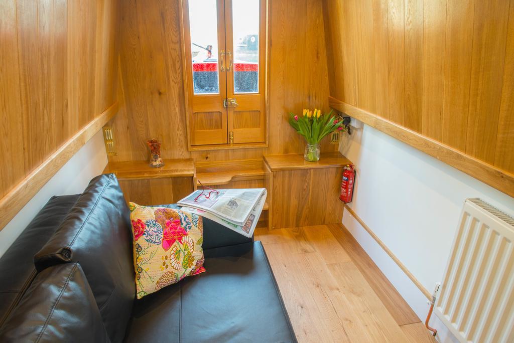 Narrowboat Puzzle 호텔 엘리 외부 사진